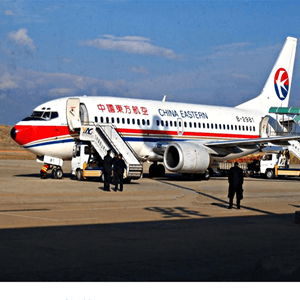 镶黄旗新宝拉格航空运输、航空快运业稳步发展的原因是什么？